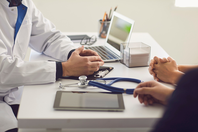 Specialist discussing nephrotic syndrome and minimal change disease treatment plans with a patient at Atlanta Nephrology Associates in Atlanta
